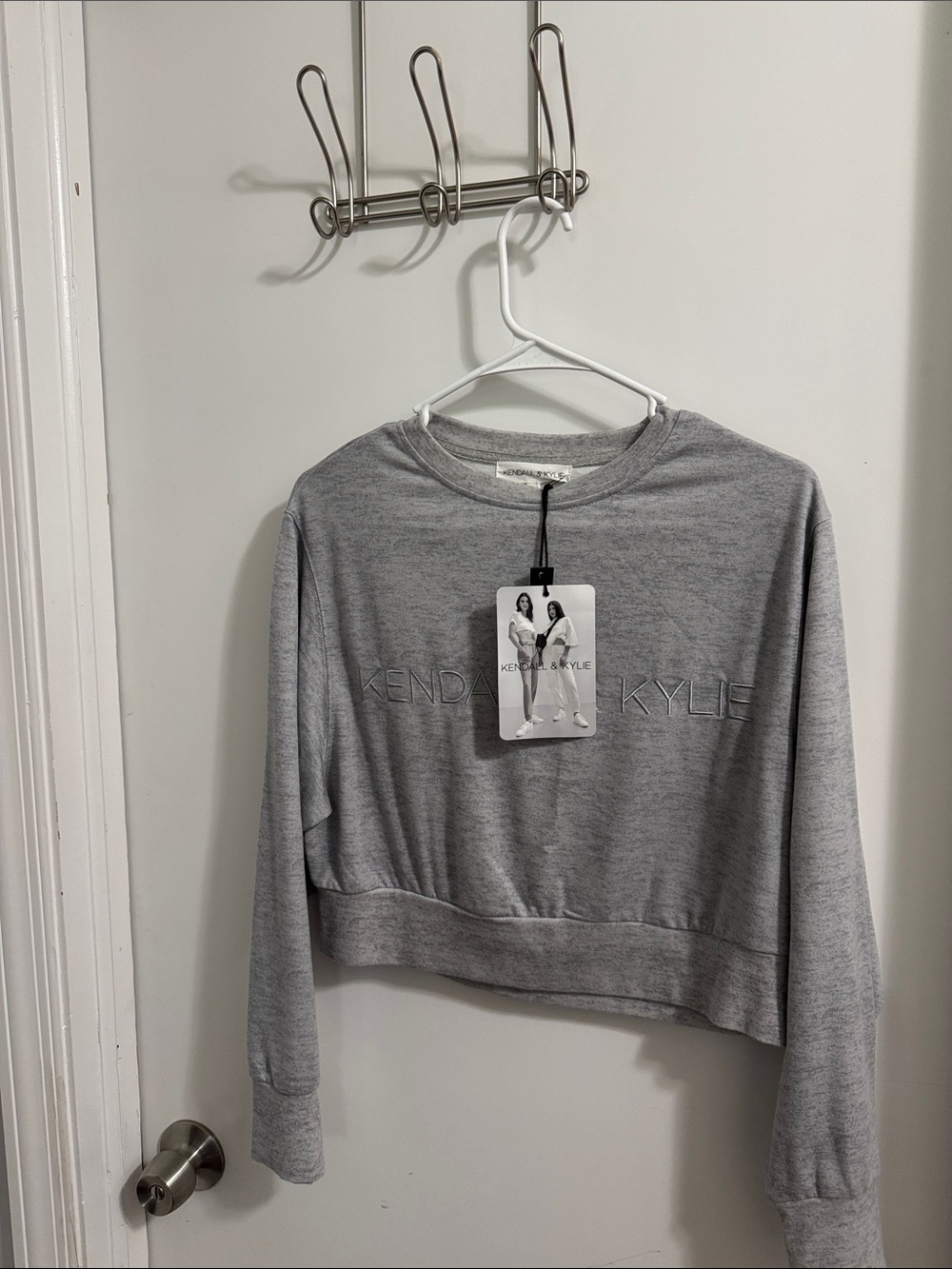 Kendall & Kylie Light Gray Embroidered Cropped Sweatshirt size L NWT